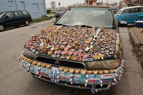 mobil aneh