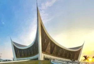 Bangunan Tahan Gempa Masjid Raya Sumatera Barat, Indonesia Bangunan Tahan Gempa Masjid Raya Sumatera Barat, Indonesia